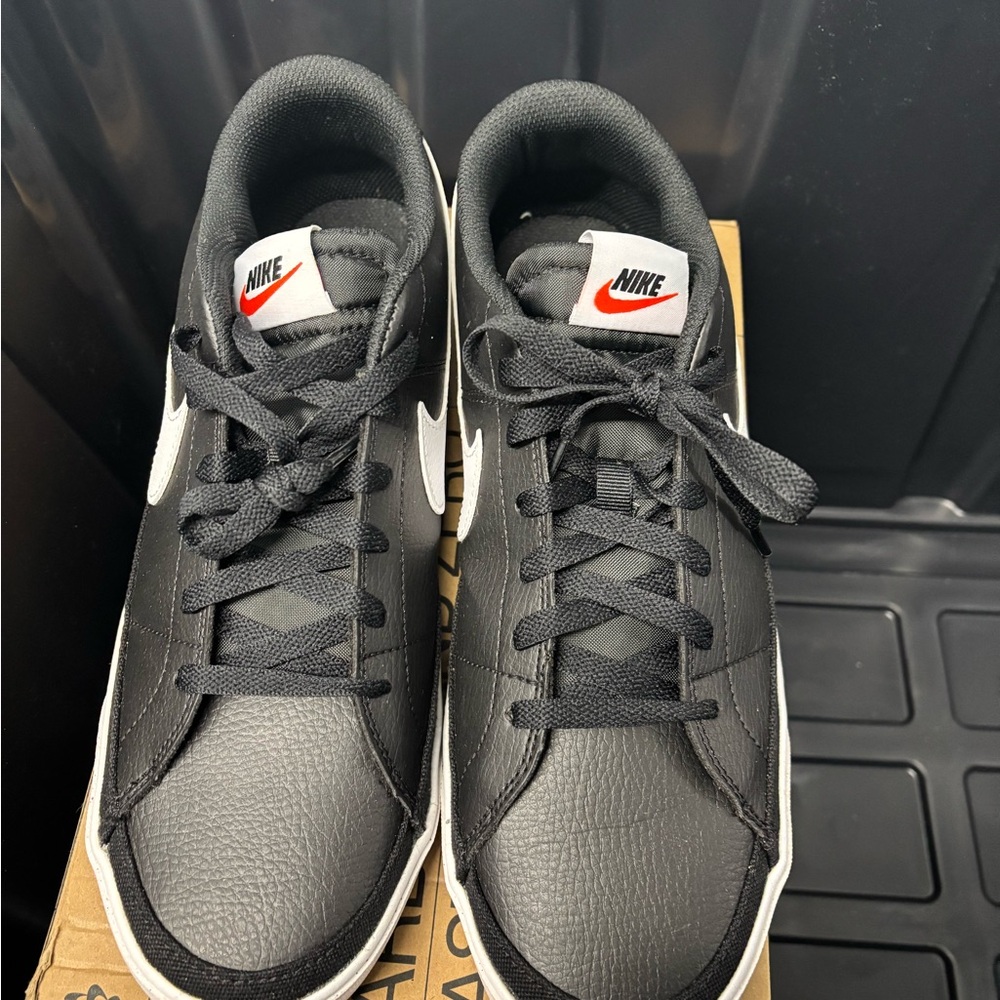 Nike Black and White Low-Top Sneakers with Red Tongue Logo (M)